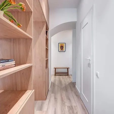 Apartment Domillion Modern Old Town Retreat So1b